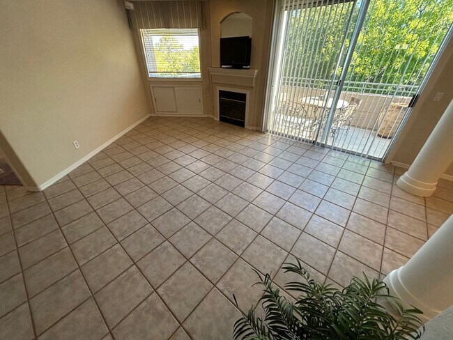 Building Photo - UPPER-LEVEL CONDO WITH BALCONY IN SUMMERLIN