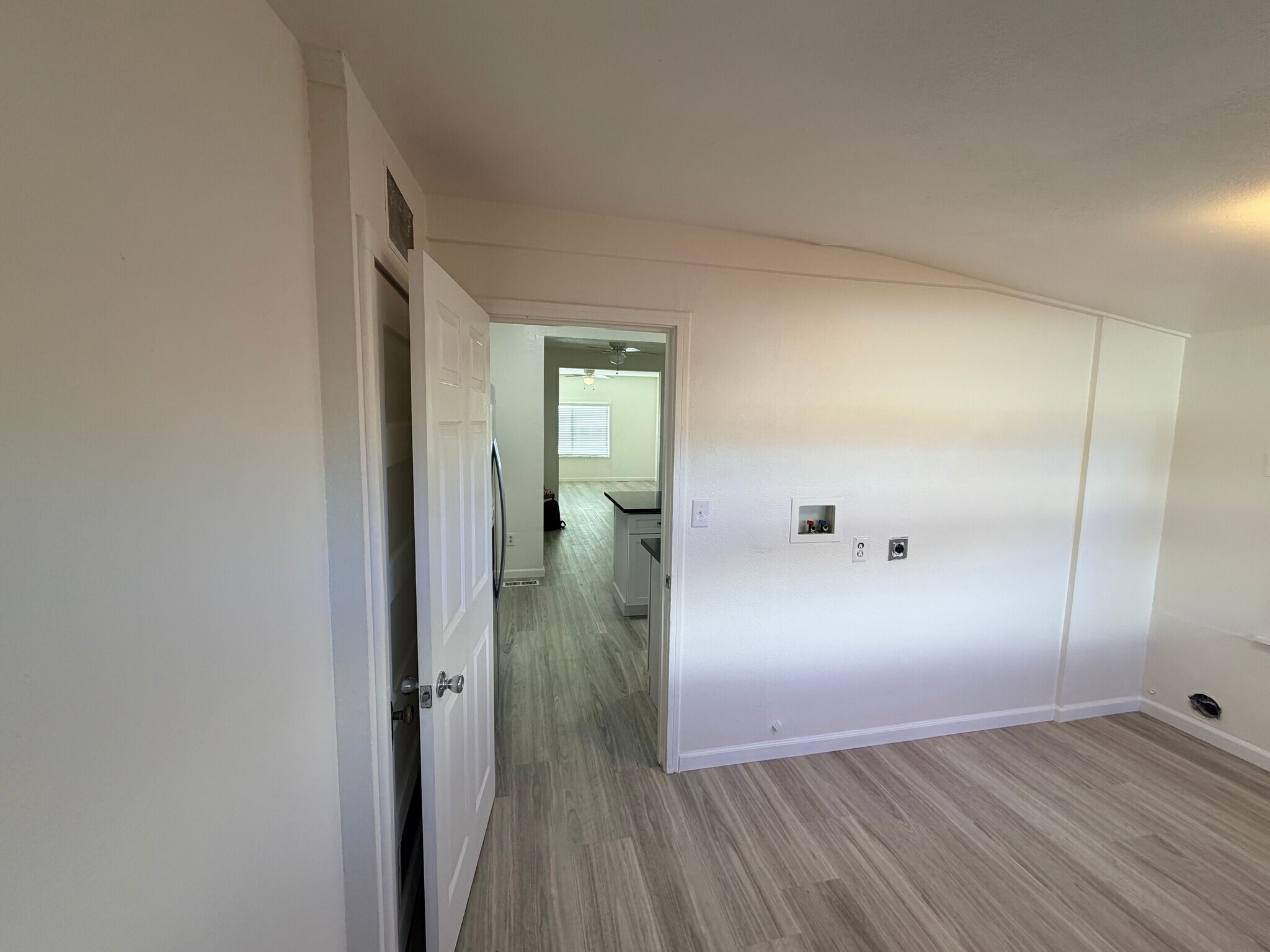 Building Photo - 394 N Livermore Ave