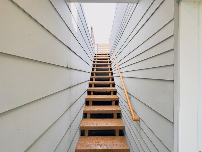 Building Photo - 3 Bedroom Central District Townhome w/ Garage, AC & Rooftop Deck