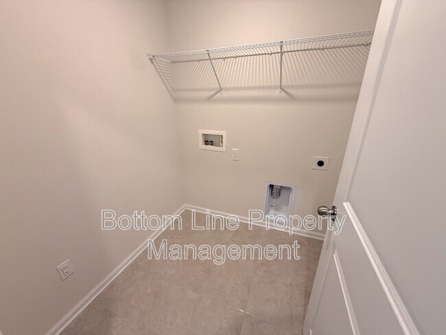 Building Photo - 729 Willshire Falls Dr