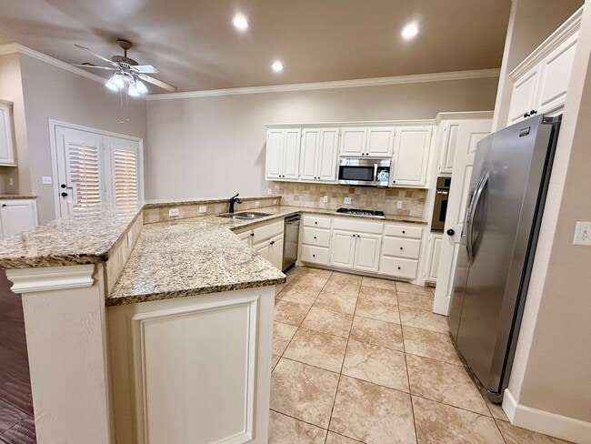 Building Photo - Fantastic Location, Fantastic Exec Home