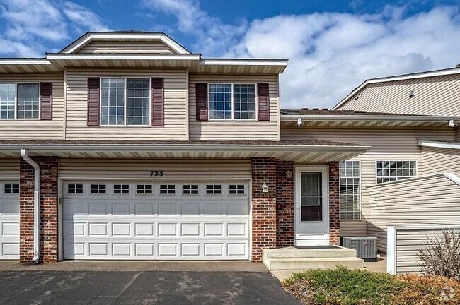 Building Photo - 725 Evergreen Cir