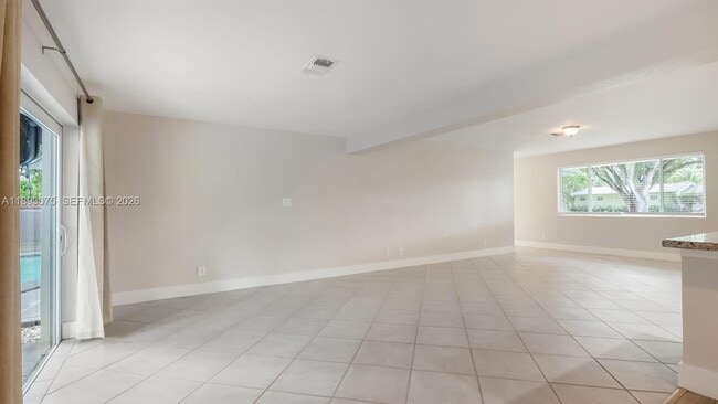 Building Photo - 740 Beachwood Ln