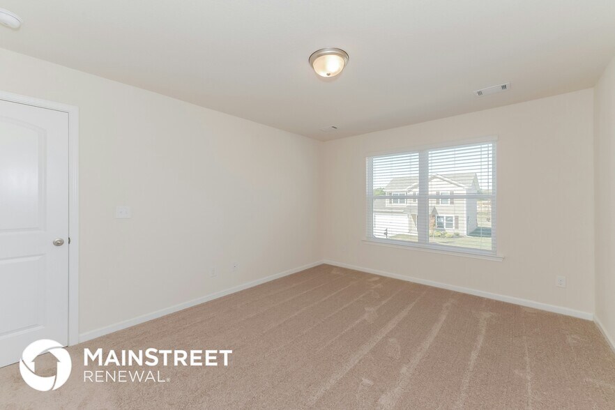 Building Photo - 2329 Bee Hive Dr