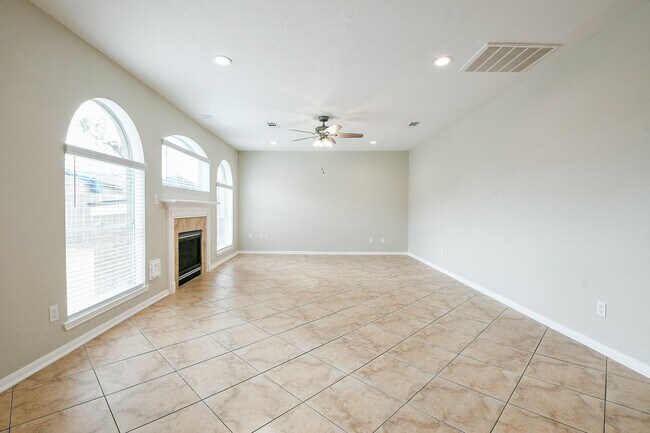 Building Photo - 815 Robins Way