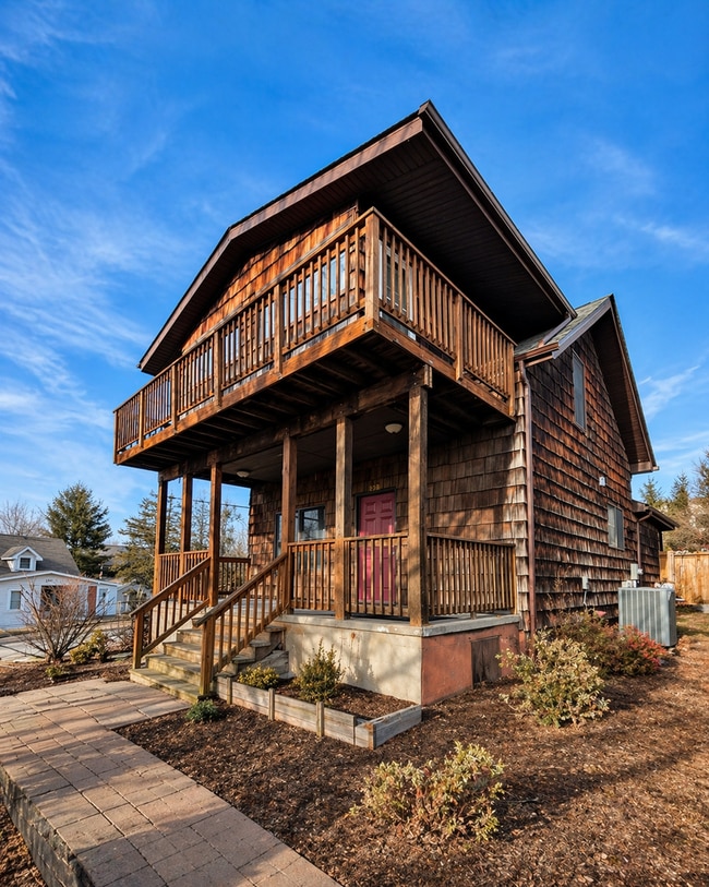 Building Photo - 1320 N Main St