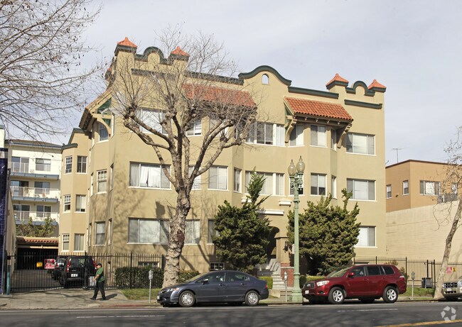 Building Photo - 390 Grand Ave