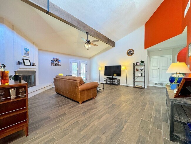 Building Photo - 6851 Amposta Dr