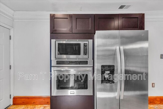 Building Photo - 513 E 33rd St