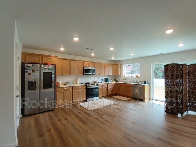 Building Photo - 109 W Goldenrod Ave