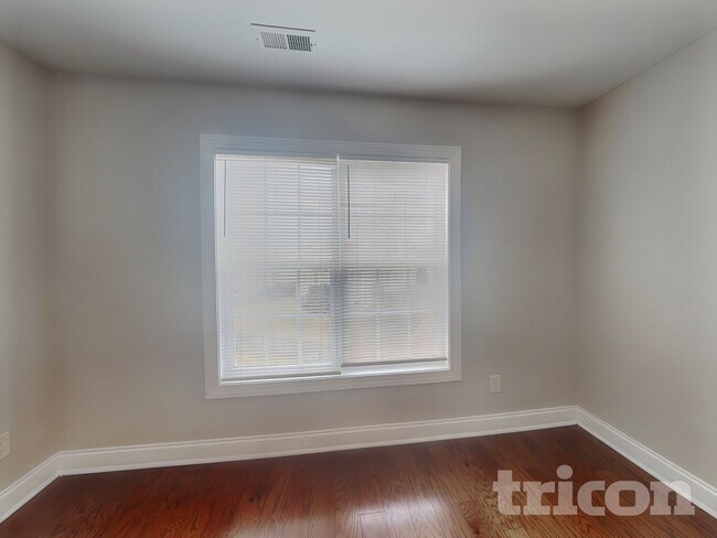 Building Photo - 448 Big Willow Way