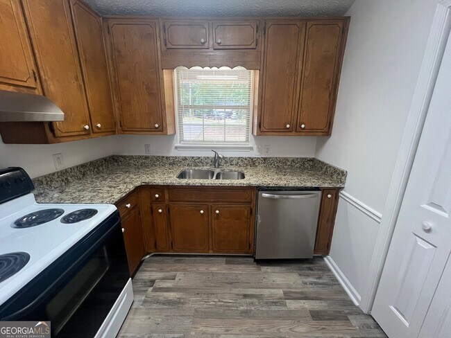 Building Photo - 545 E Country Woods Dr