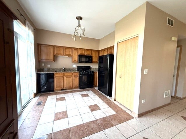 Building Photo - 406-1406 Alyssa St