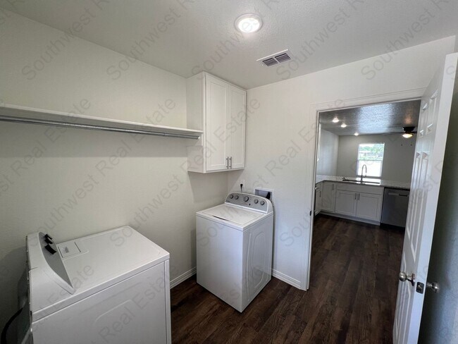 Building Photo - 2129 Bobwhite Ct