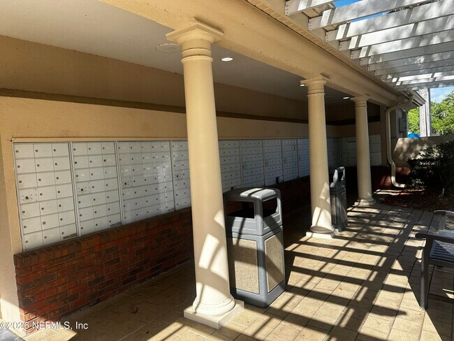 Building Photo - 13810 Sutton Park Dr N