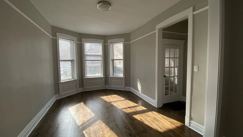 Entrance & Living Room - 1333 N Rockwell St