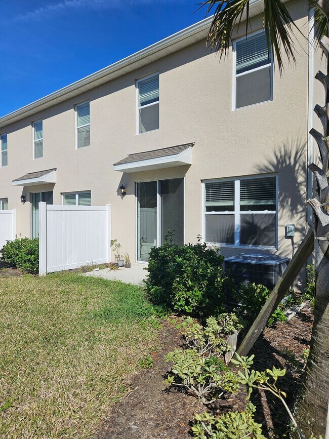 Building Photo - 3 BEDROOM 2 1/2 BATH TOWN HOME COMING SOON