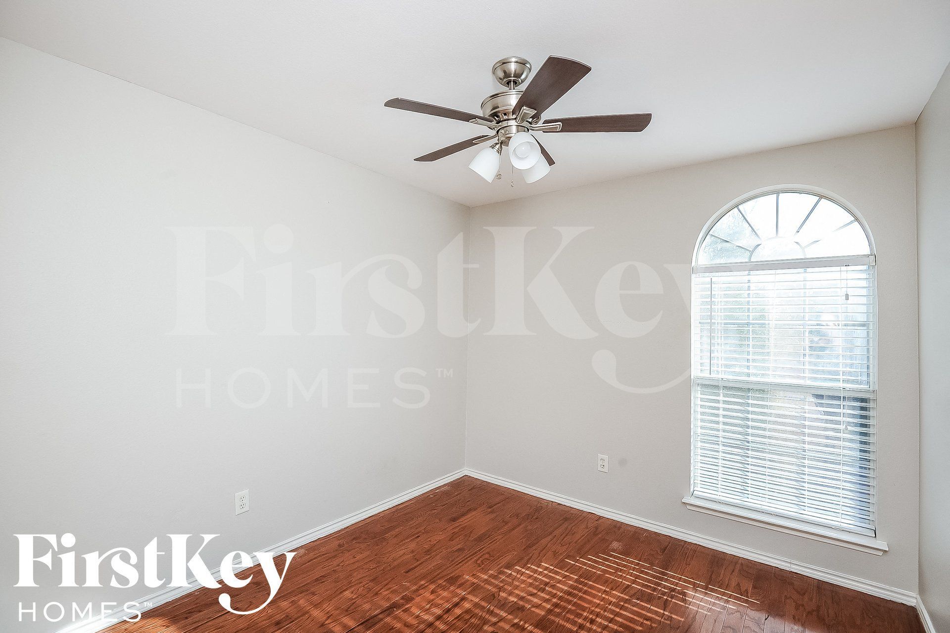 Building Photo - 729 Pace Dr