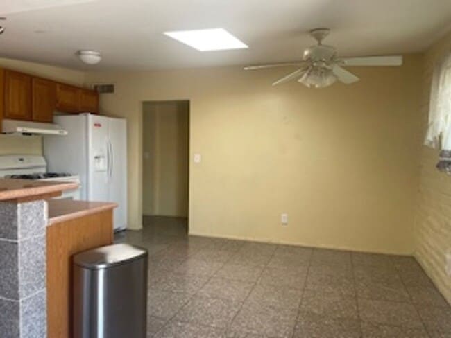 Building Photo - Beautiful spacious house in super location within walking distance and right across from the Reid...