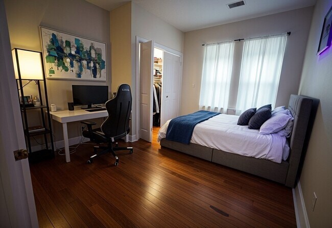 Building Photo - 191 Boylston St