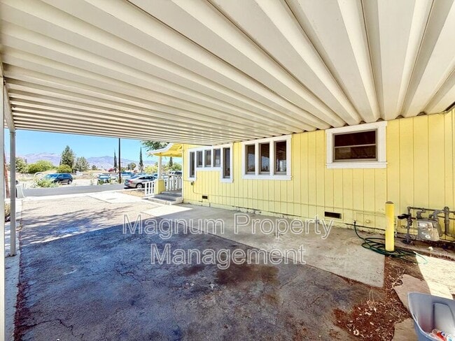 Building Photo - 41861 Acacia E Ave