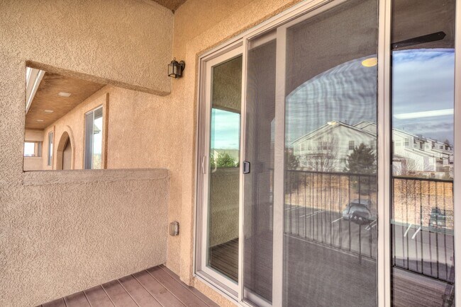 Building Photo - 2 bedroom Townhome near Bear Creek Park