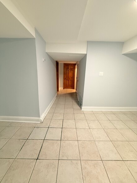 Building Photo - 1745 W North Shore Ave