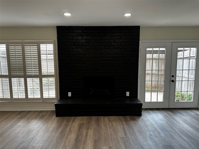Building Photo - 10378 Briar Forest Dr