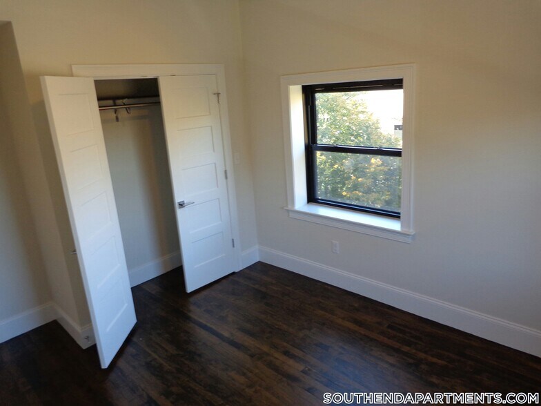 Building Photo - 11 Newcomb St