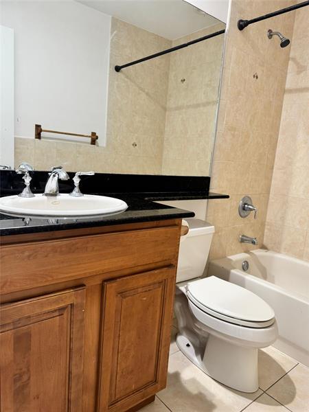 Building Photo - 2120 NE 42nd Ct