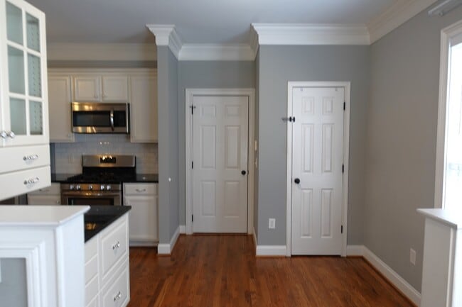 Building Photo - 923 Squires Pt