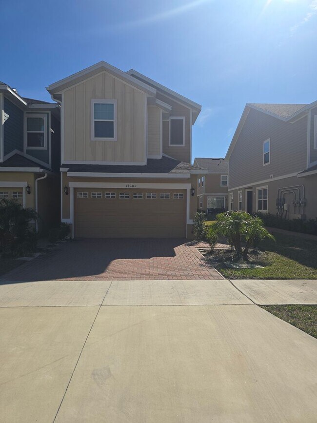 Building Photo - Beautiful 3-Bedroom, 2.5-Bathroom Townhome in Wesley Chapel