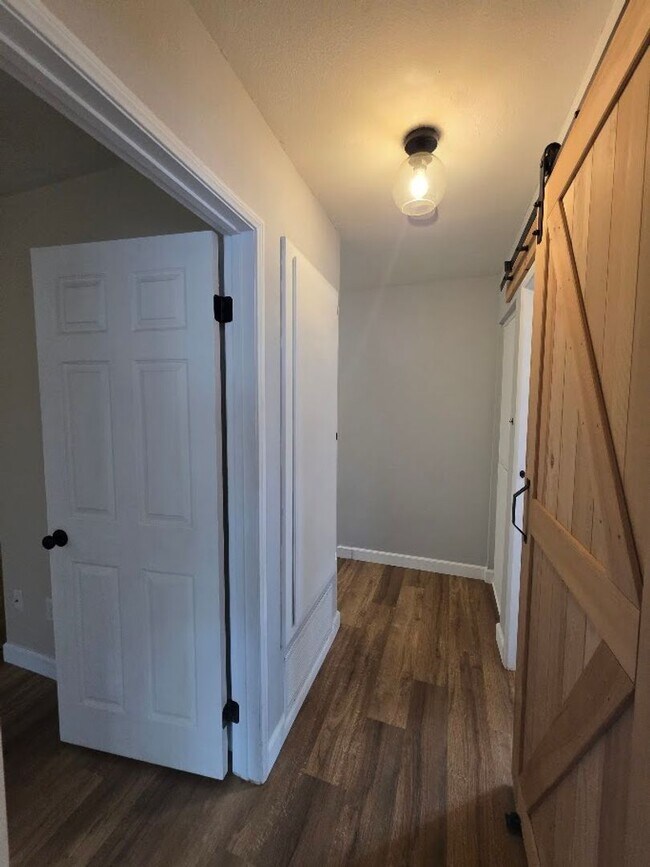 Building Photo - RENOVATED 2BD/1.5 BATH WITH PARKING, LAUNDRY, AND FULL H-VAC