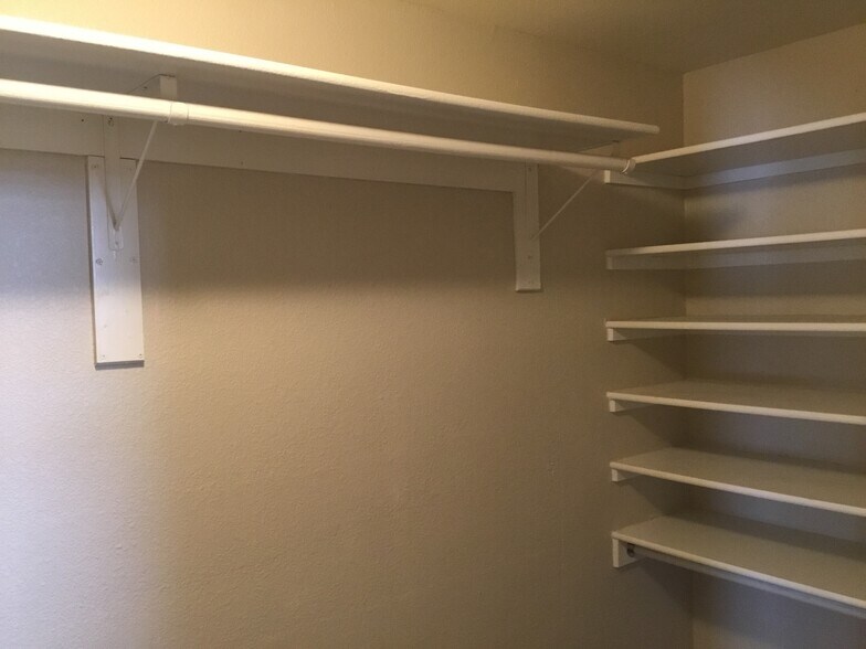 Building Photo - 804 Ocate Meadows Dr NE