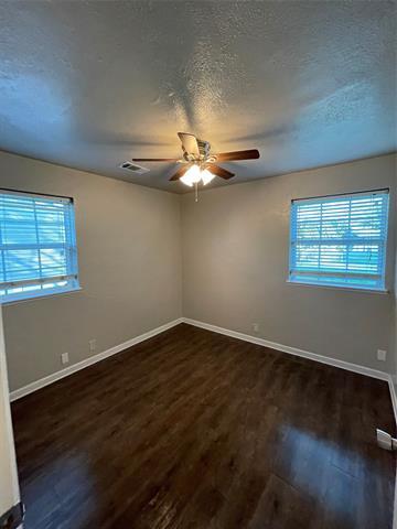 Building Photo - 712 SW Sunnybrook Dr