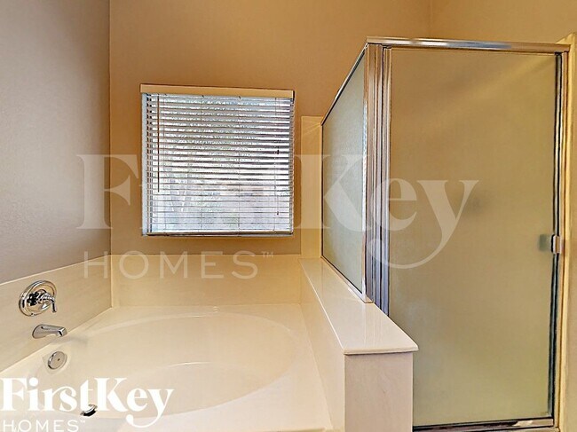 Building Photo - 13702 W Tara Ln