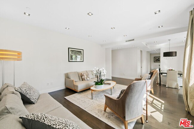 Building Photo - 443 N Palm Dr