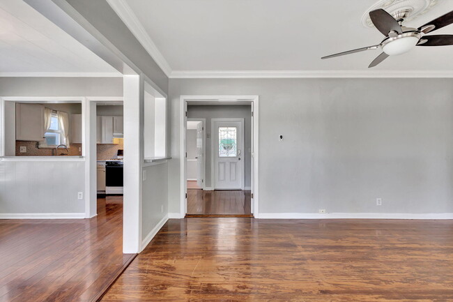 Building Photo - 736 Rockland Dr