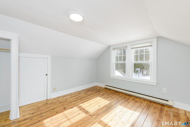 Building Photo - 170 Lake Dr