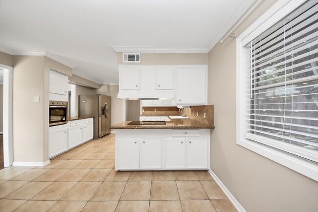 Building Photo - 4422 Nenana Dr