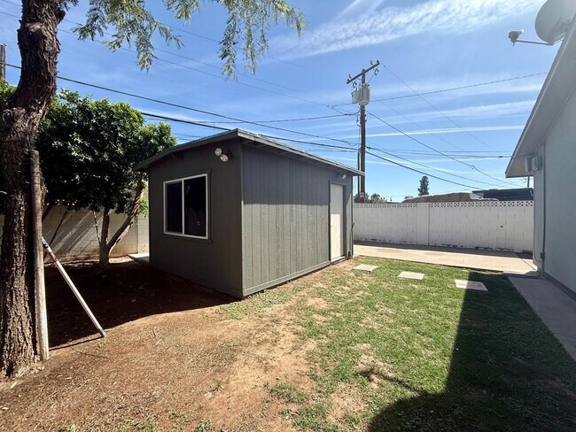 Building Photo - 3553 E Monterosa St