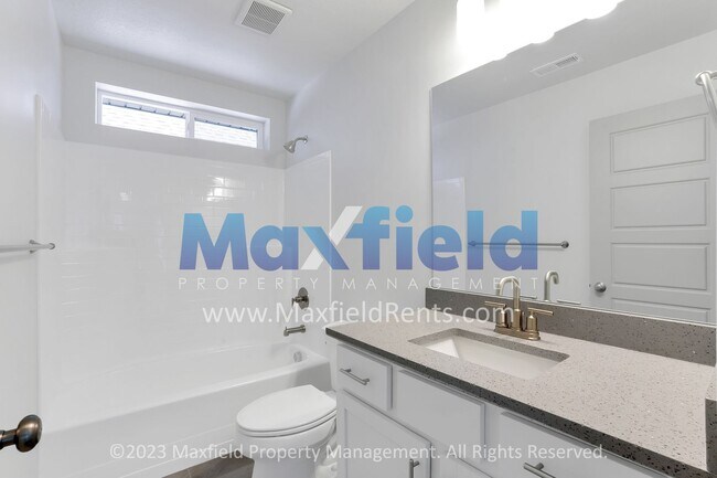 Building Photo - EV Friendly, Pool Access, Modern Luxury Sc...