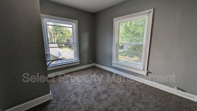 Building Photo - 1115 Maple Ave