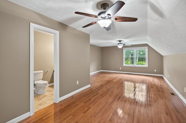 Building Photo - 4 Bedroom
