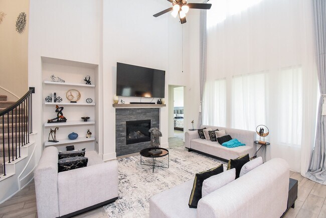 Building Photo - 823 Sarasota Shore Dr