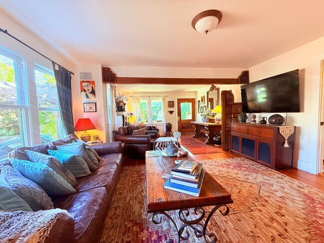 Building Photo - FULLY FURNISHED 30+ RENTAL IN SANTA BARBARA, Owner prefers 6-12 lease | Pet Friendly House