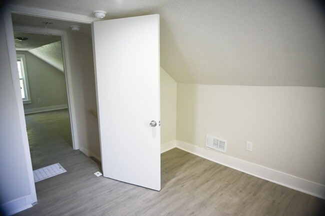 Building Photo - Updated 3BR house in Taylor Berry Neighbor...