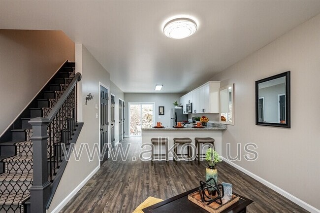 Building Photo - 554 Frayne St