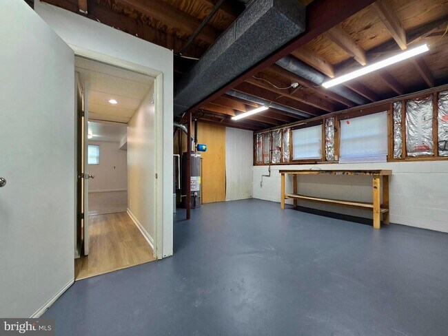 Building Photo - 901 Country Terrace