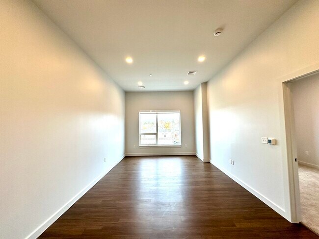 Building Photo - 45 E Central St